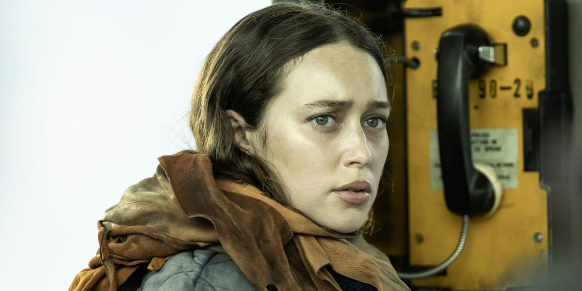 El co-showrunner de 'Fear the Walking Dead' insinúa lo que ocurre con las continuas fiebres de Alicia tras ser mordida por un zombi: es "algo sin precedentes
