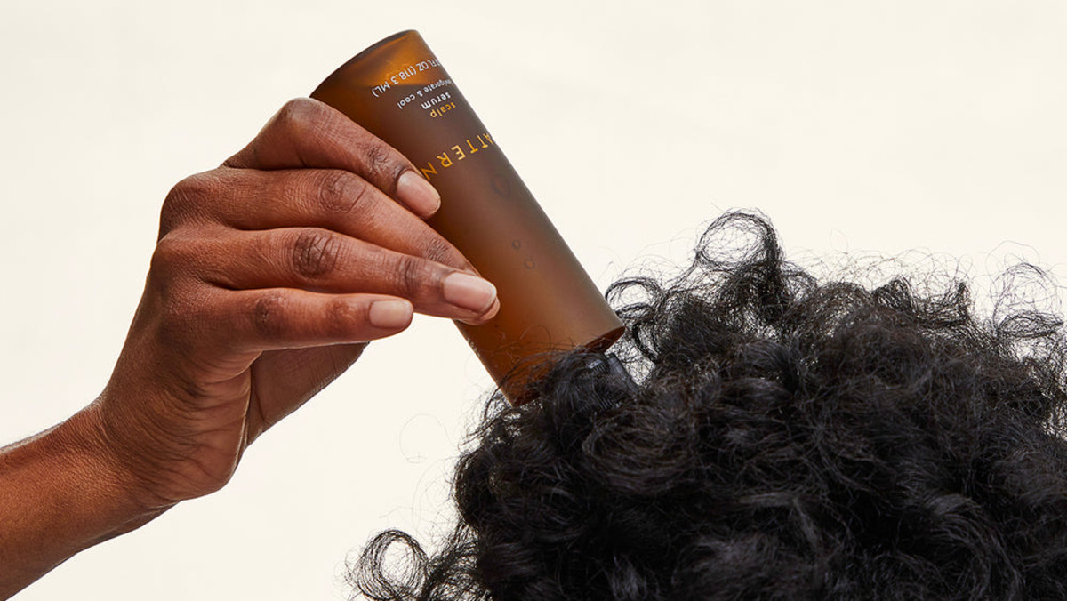 El suero para el cuero cabelludo podría ser el producto que falta en su rutina de cuidado del cabello