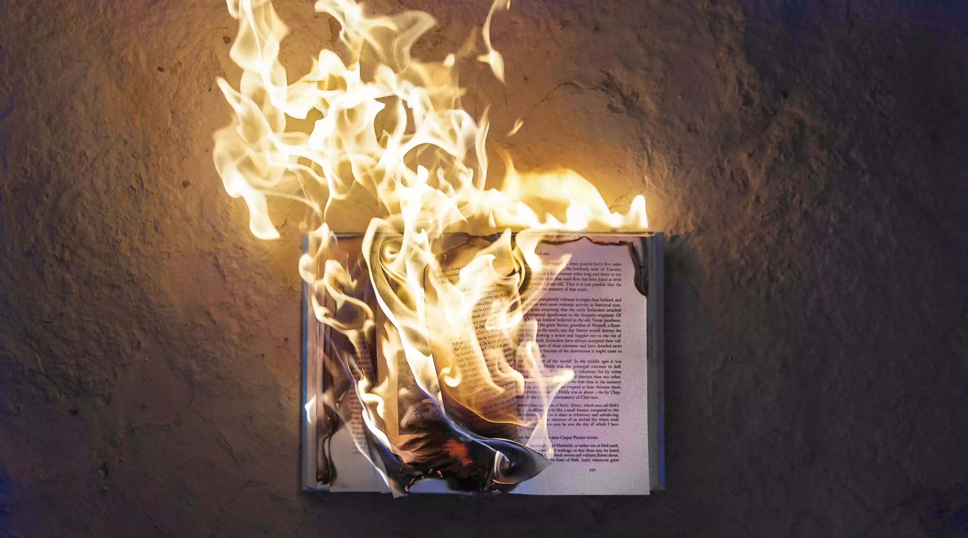La paradoja de la alfabetización: La censura en Fahrenheit 451 y nuestro mundo actual