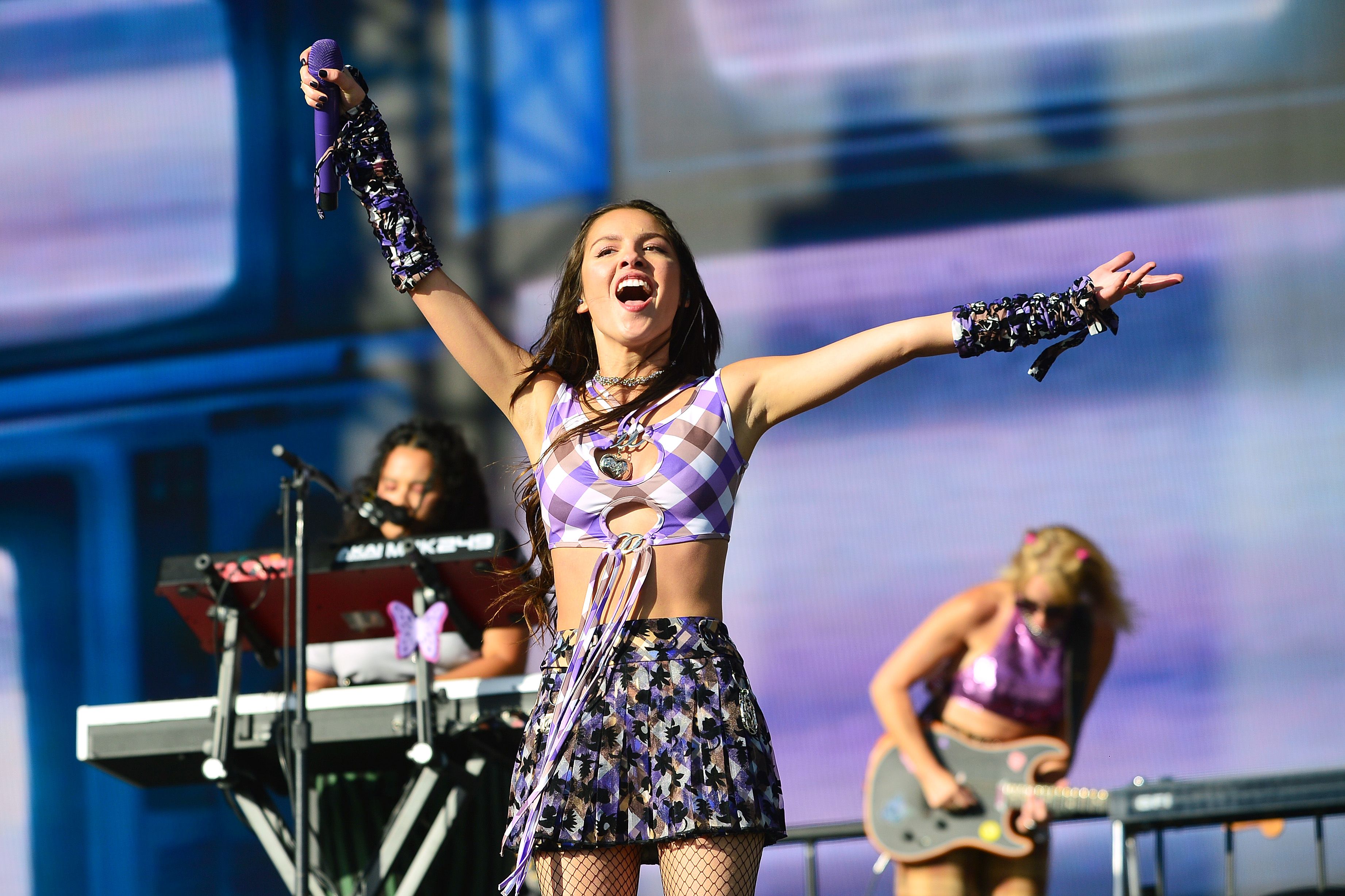 Olivia Rodrigo dedica su actuación "F*ck You" a los jueces del Tribunal Supremo tras la anulación del Roe