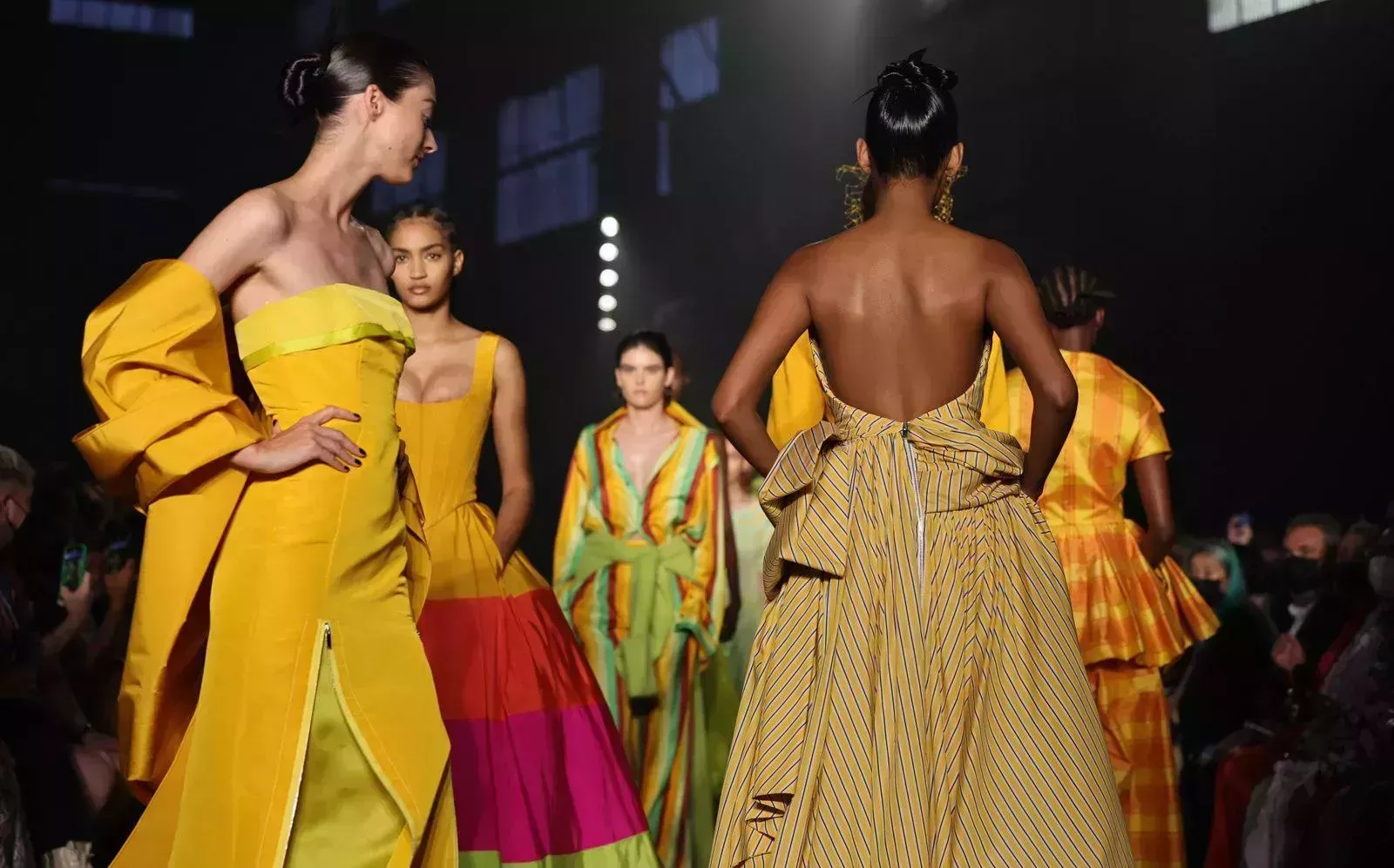 Revisión de la Pasarela Christopher John Rogers Resort 2023