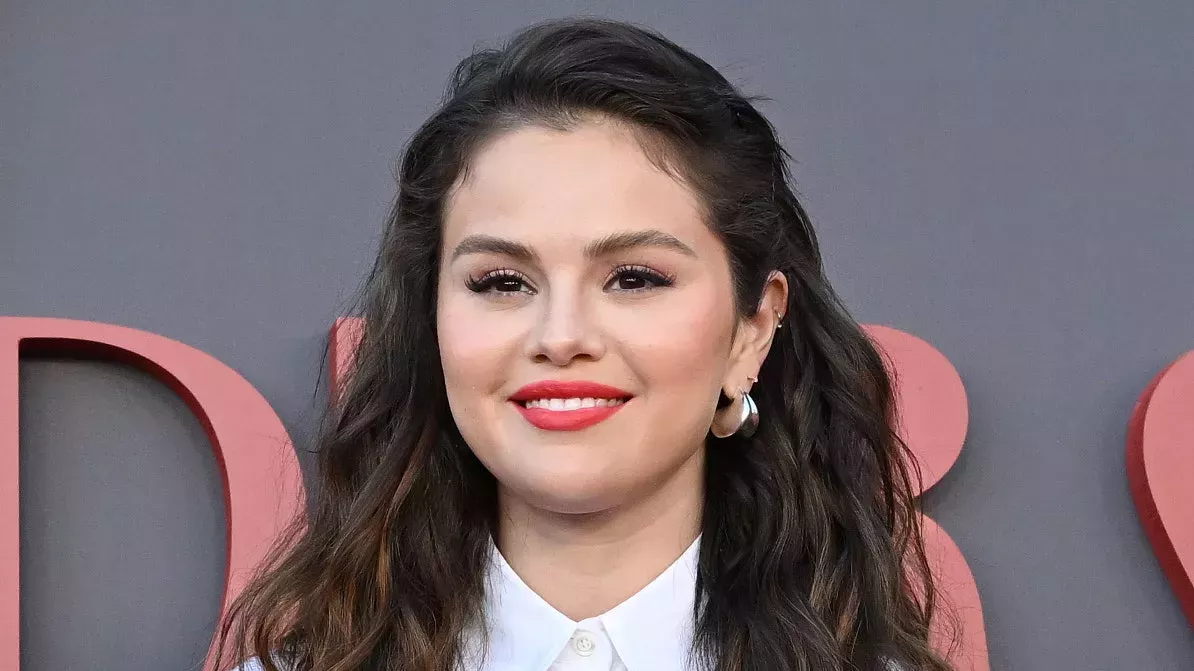 Selena Gomez acaba de bromear con nuevos y raros productos de belleza