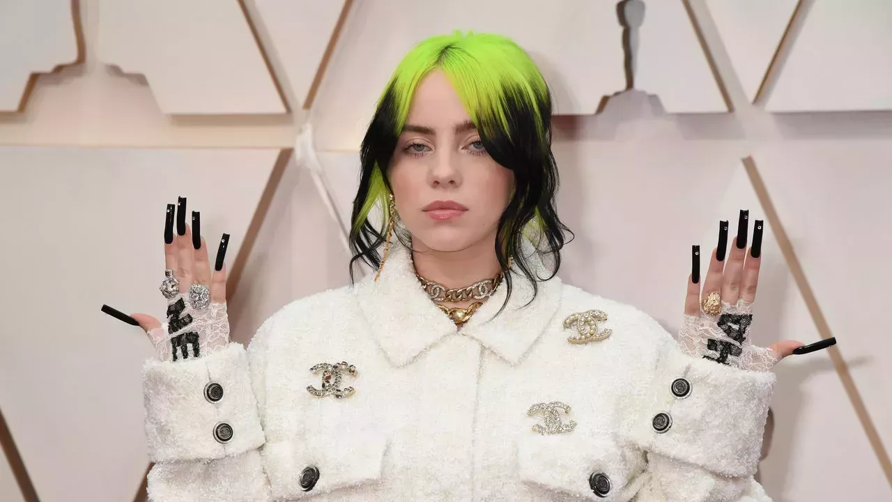 Billie Eilish compartió su secreto de 15 dólares para tener unas uñas sanas