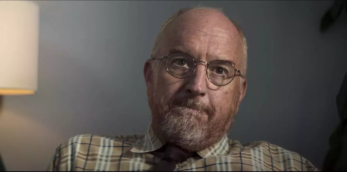Crítica de 'Fourth of July': La comedia navideña de Louis C.K. evita su escándalo. ¿O lo hace?