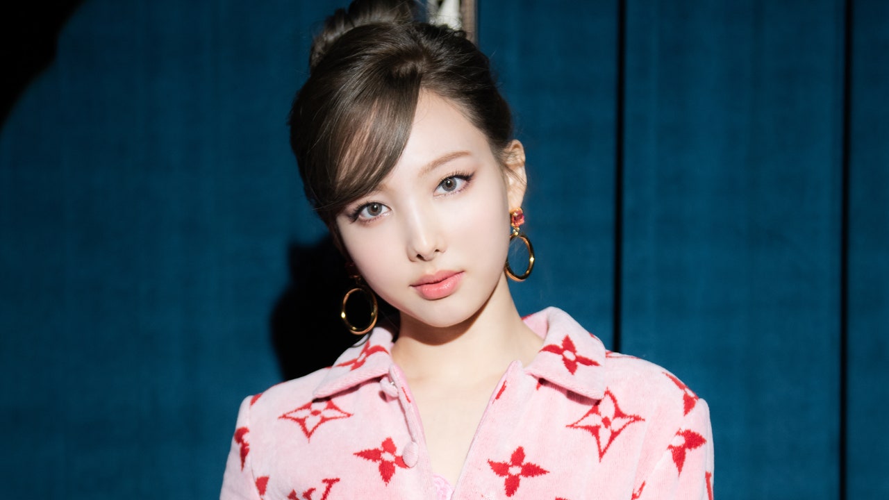 El mono de Louis Vuitton de Nayeon en "POP!" es en realidad una toalla