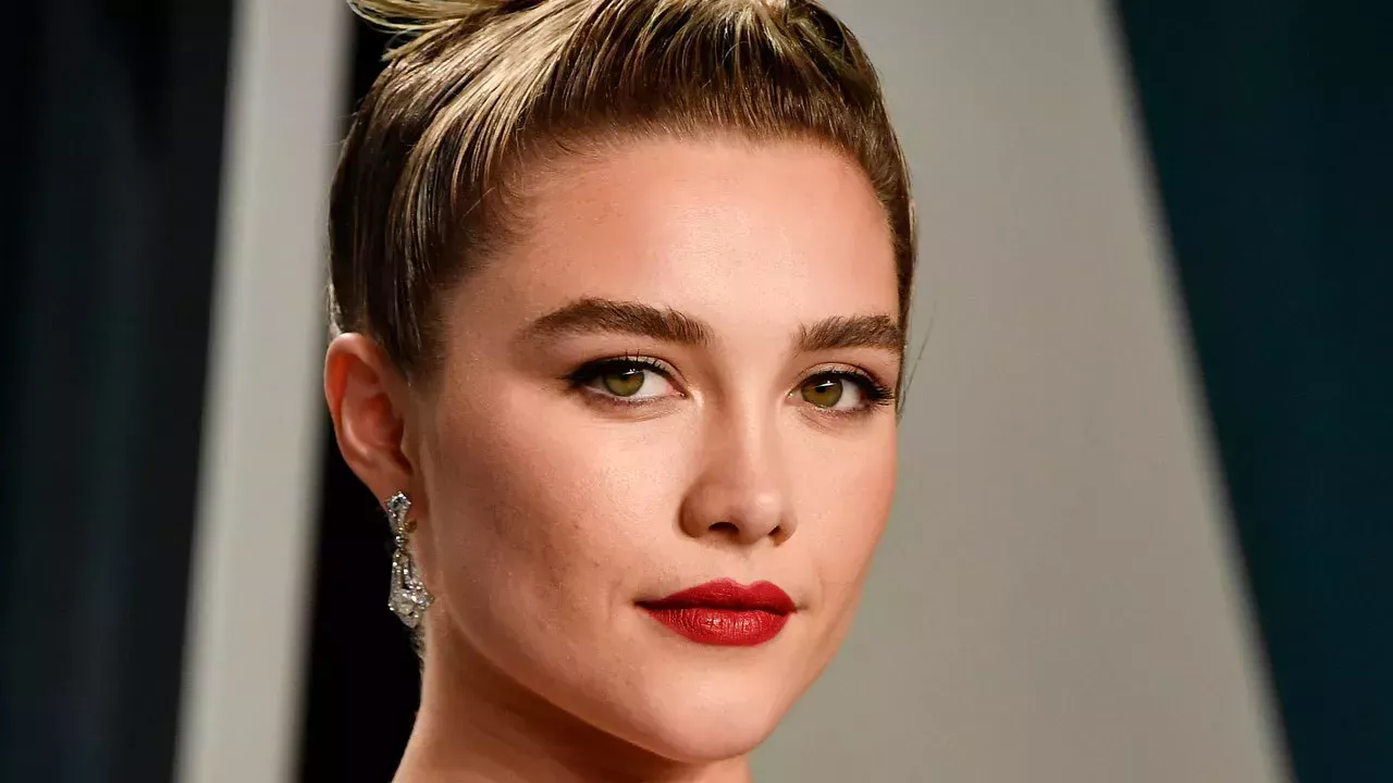 Florence Pugh se dirigió a los críticos de su vestido escarpado: