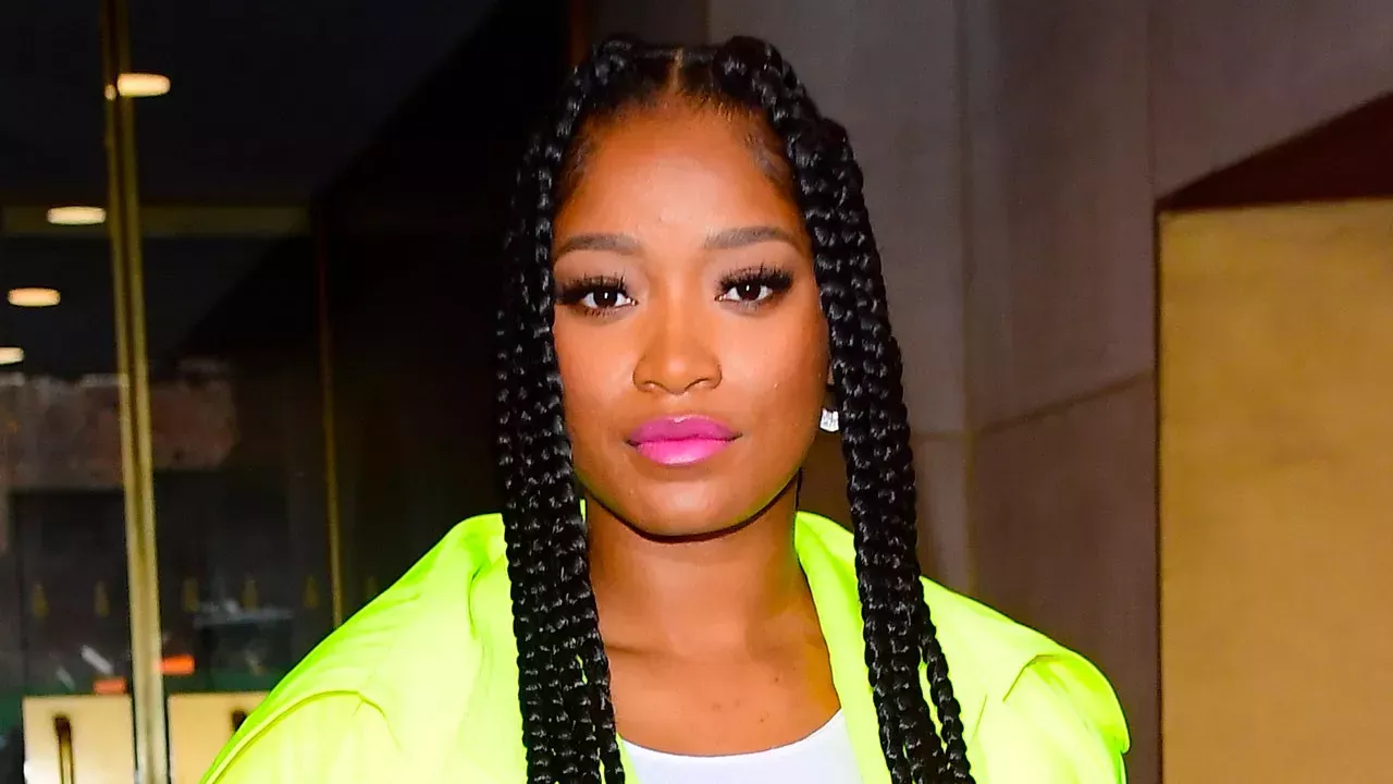 Keke Palmer estaba absolutamente resplandeciente con este traje verde neón