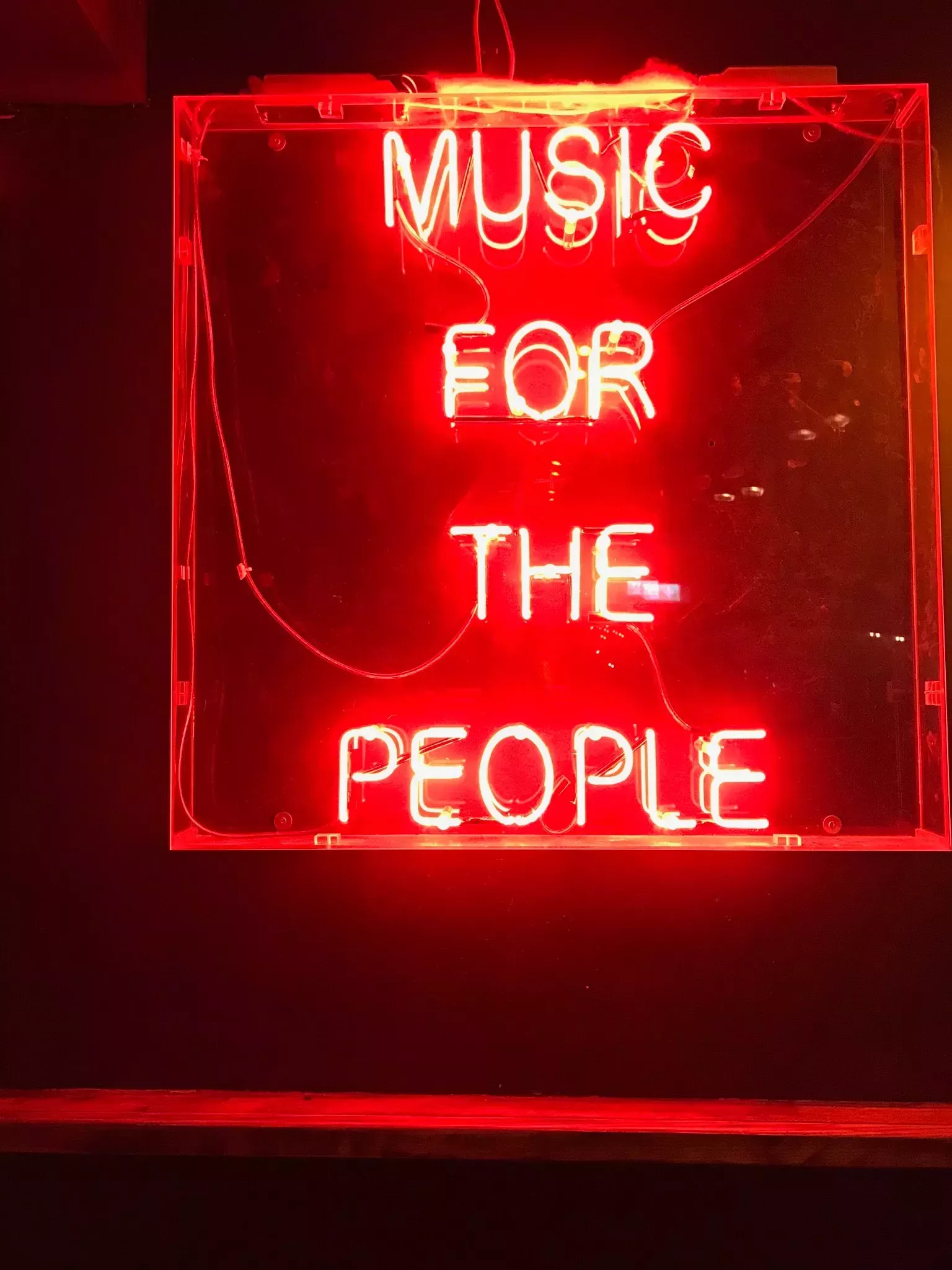 La hora feliz: Una copa modernista de reggae