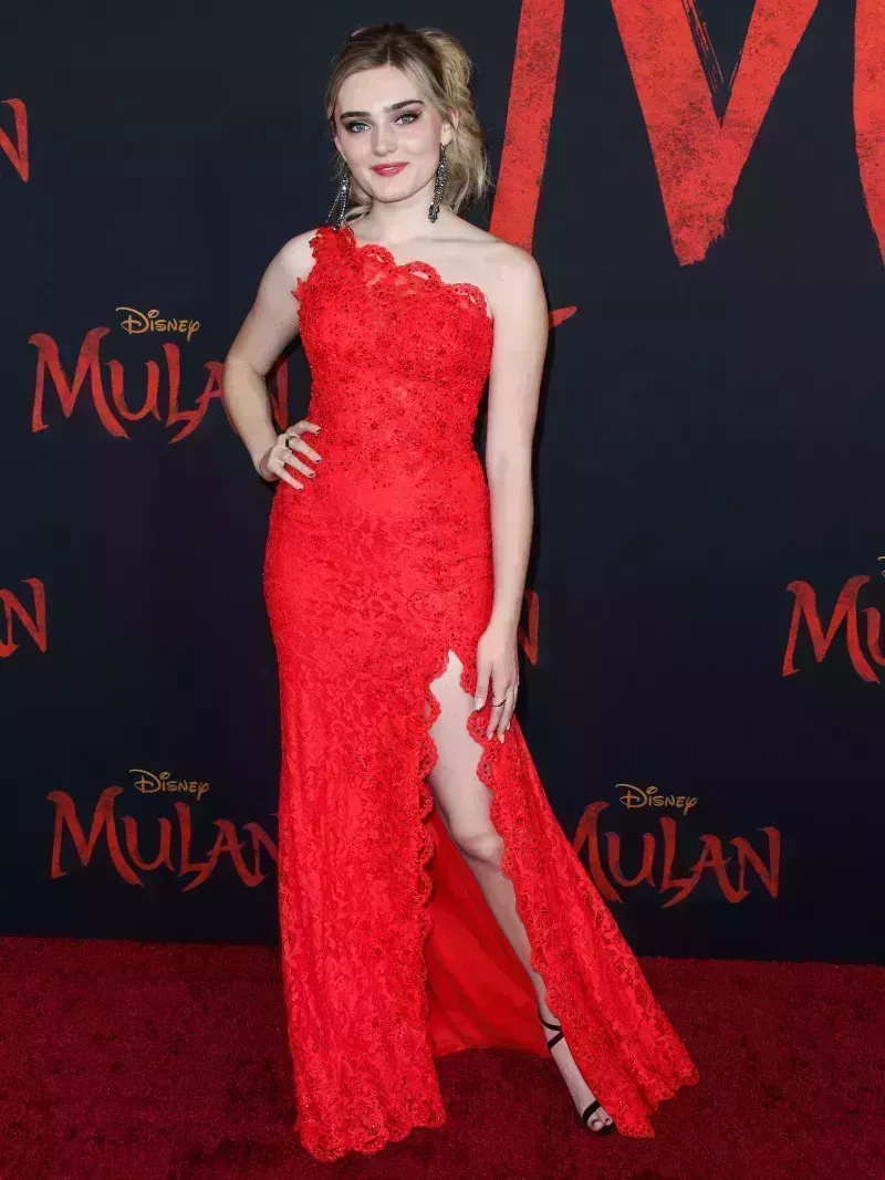 Los mejores looks de la estrella de 'ZOMBIES' Meg Donnelly en la alfombra roja a lo largo de los años