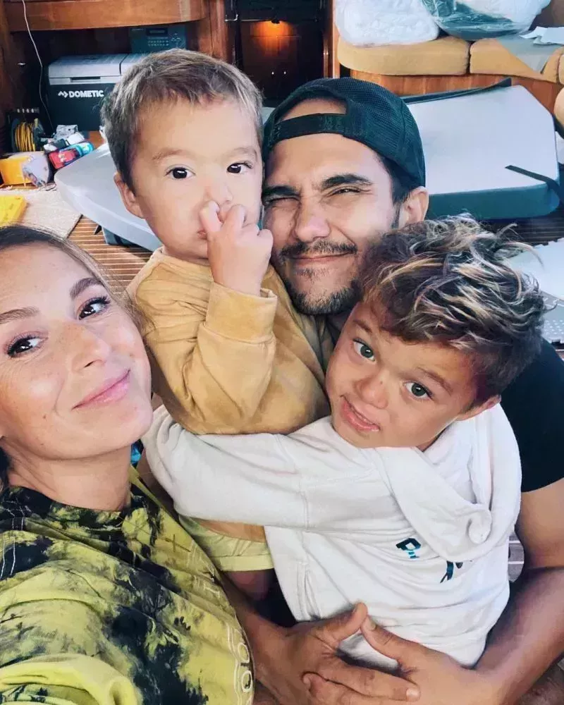 Carlos y Alexa PenaVega momentos más lindos con sus hijos: Fotos