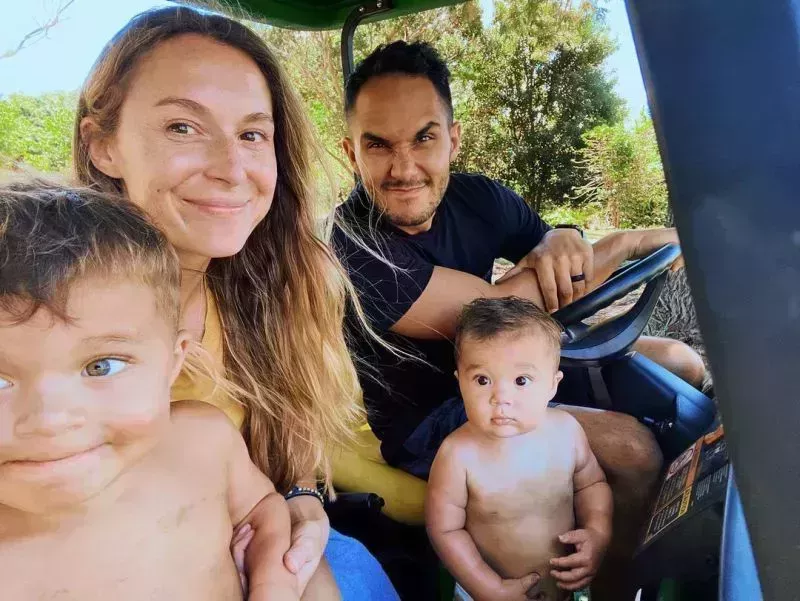 Carlos y Alexa PenaVega momentos más lindos con sus hijos: Fotos