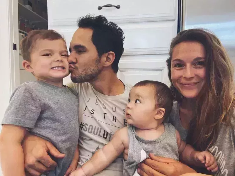 Carlos y Alexa PenaVega momentos más lindos con sus hijos: Fotos