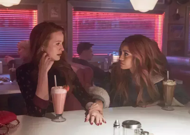 Cronología completa de la amistad entre Vanessa Morgan y Madelaine Petsch