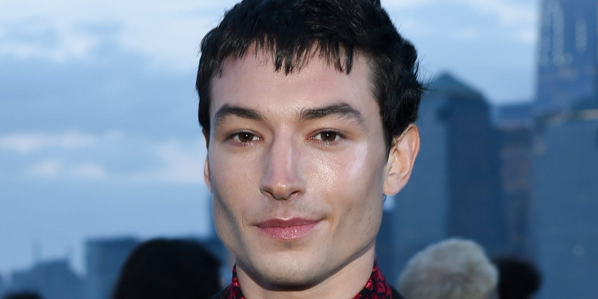 Ezra Miller dice que están buscando ayuda por "complejos problemas de salud mental" tras pasar por "un momento de intensa crisis