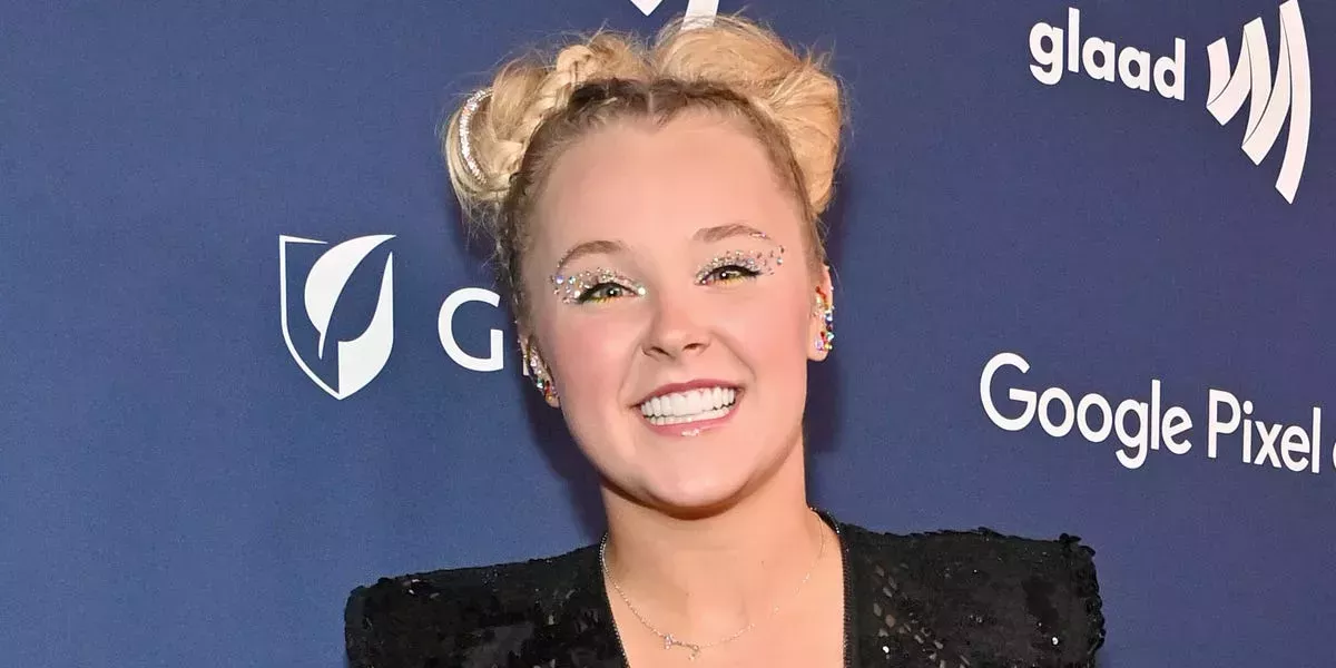 JoJo Siwa aclaró su opinión sobre la palabra 'lesbiana' después de decir que no le gustaba y compararla con la palabra 'húmeda'