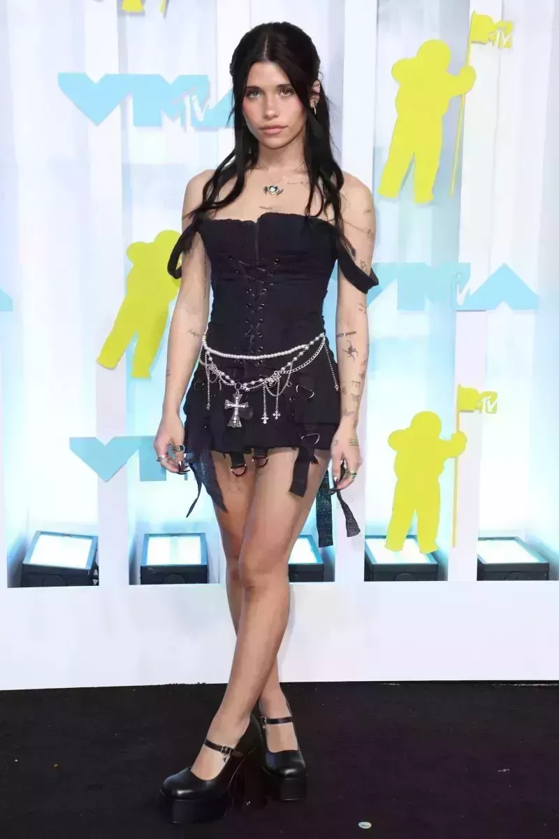 Las grandes estrellas de Hollywood joven en la alfombra roja de los MTV VMAs 2022: Fotos