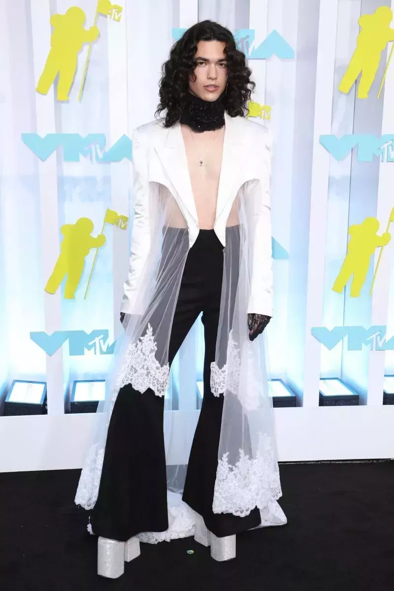 Las grandes estrellas de Hollywood joven en la alfombra roja de los MTV VMAs 2022: Fotos