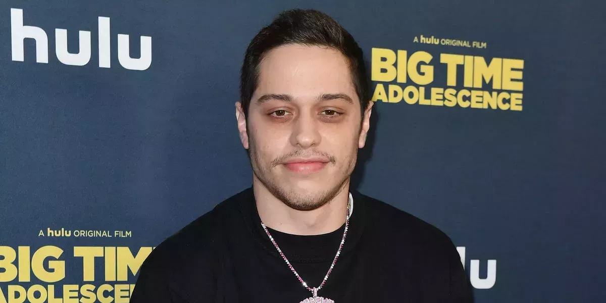 Pete Davidson lució una camiseta con un críptico mensaje un día después de anunciar su separación de Kim Kardashian