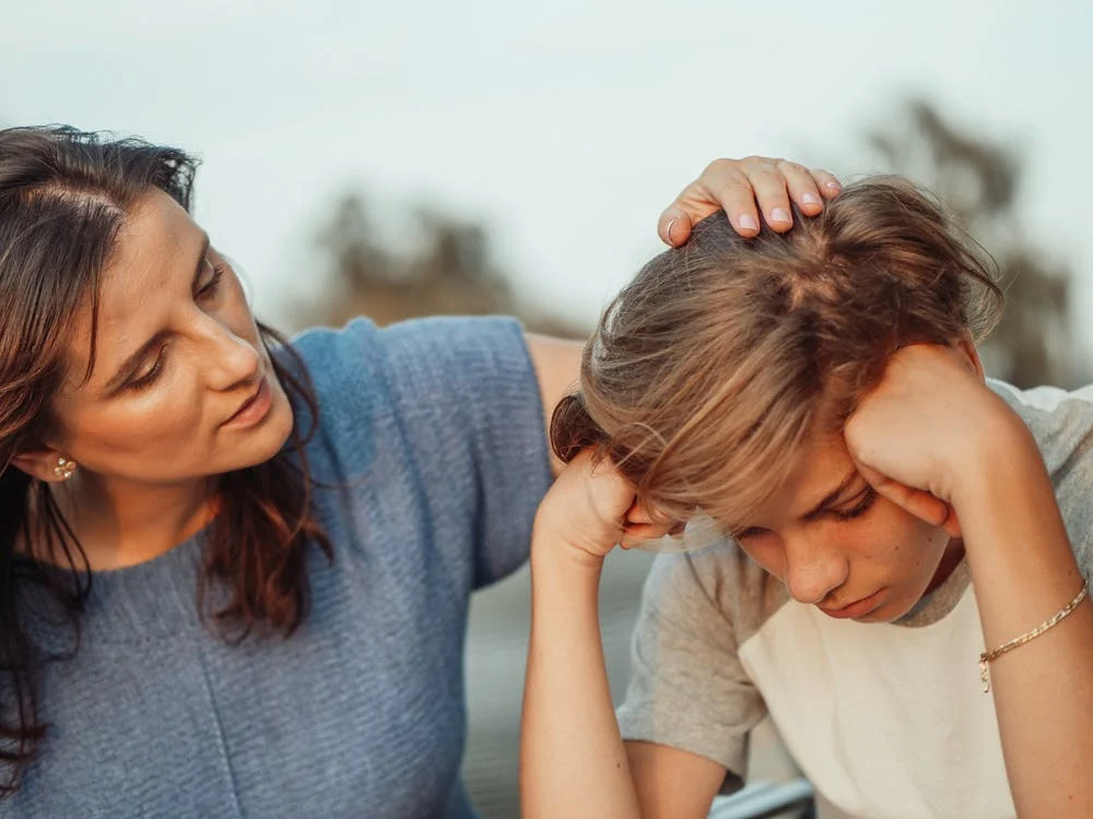 Problemas sociales comunes con los que los adolescentes luchan a diario