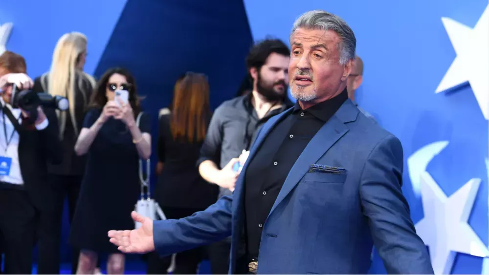 

	
		Sylvester Stallone vuelve a arremeter contra el productor por el spinoff de 'Drago': 