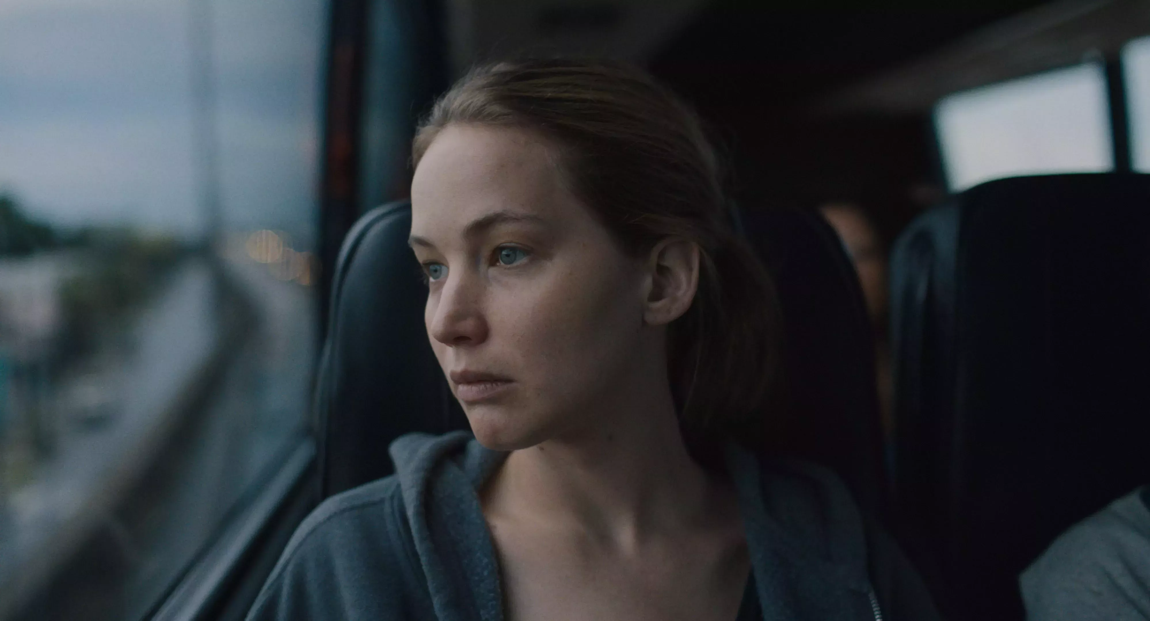 Crítica de 'Causeway': Jennifer Lawrence, en el papel de una soldado del ejército estadounidense, vuelve a sus raíces indie en una historia de trauma y recuperación.
