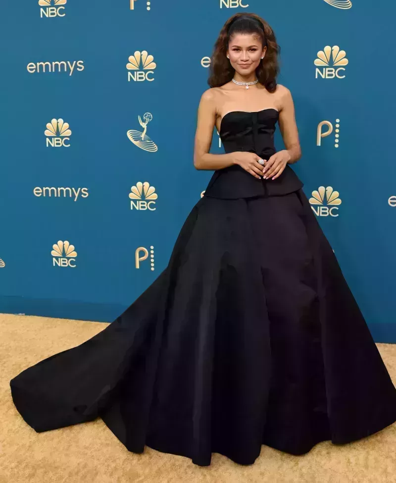 El joven Hollywood se apodera de la alfombra roja de los Emmys 2022: Fotos