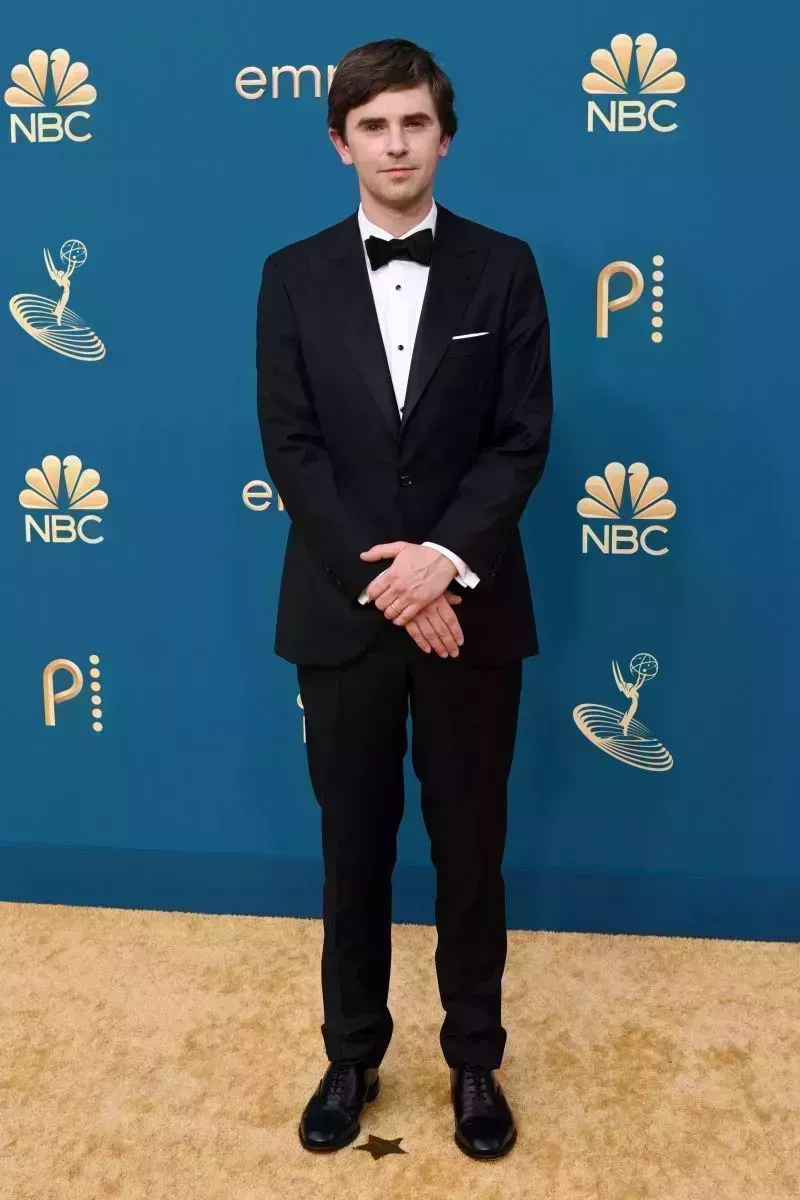 El joven Hollywood se apodera de la alfombra roja de los Emmys 2022: Fotos