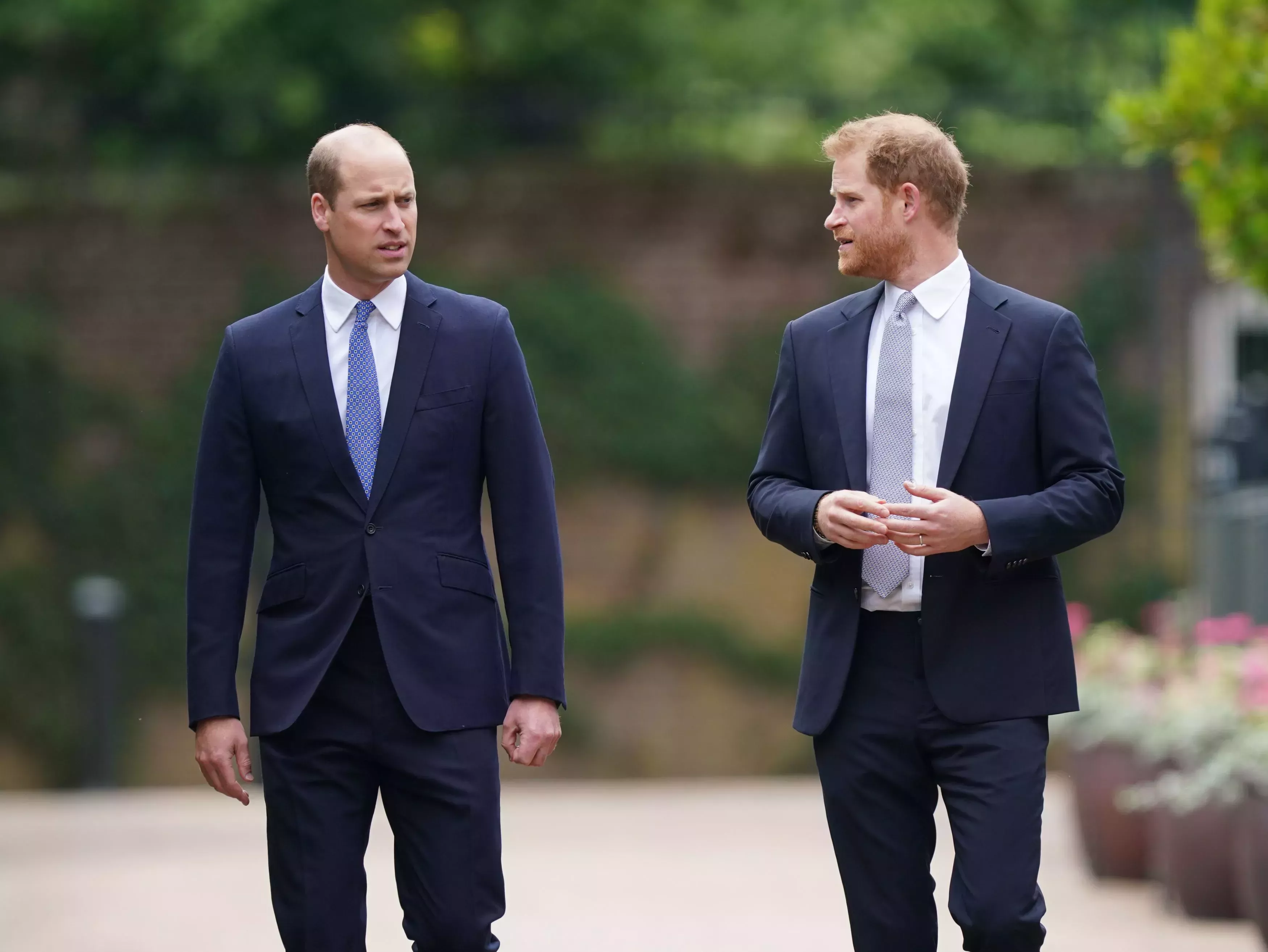 El príncipe Guillermo se niega a ver al príncipe Harry hasta que se publiquen sus memorias