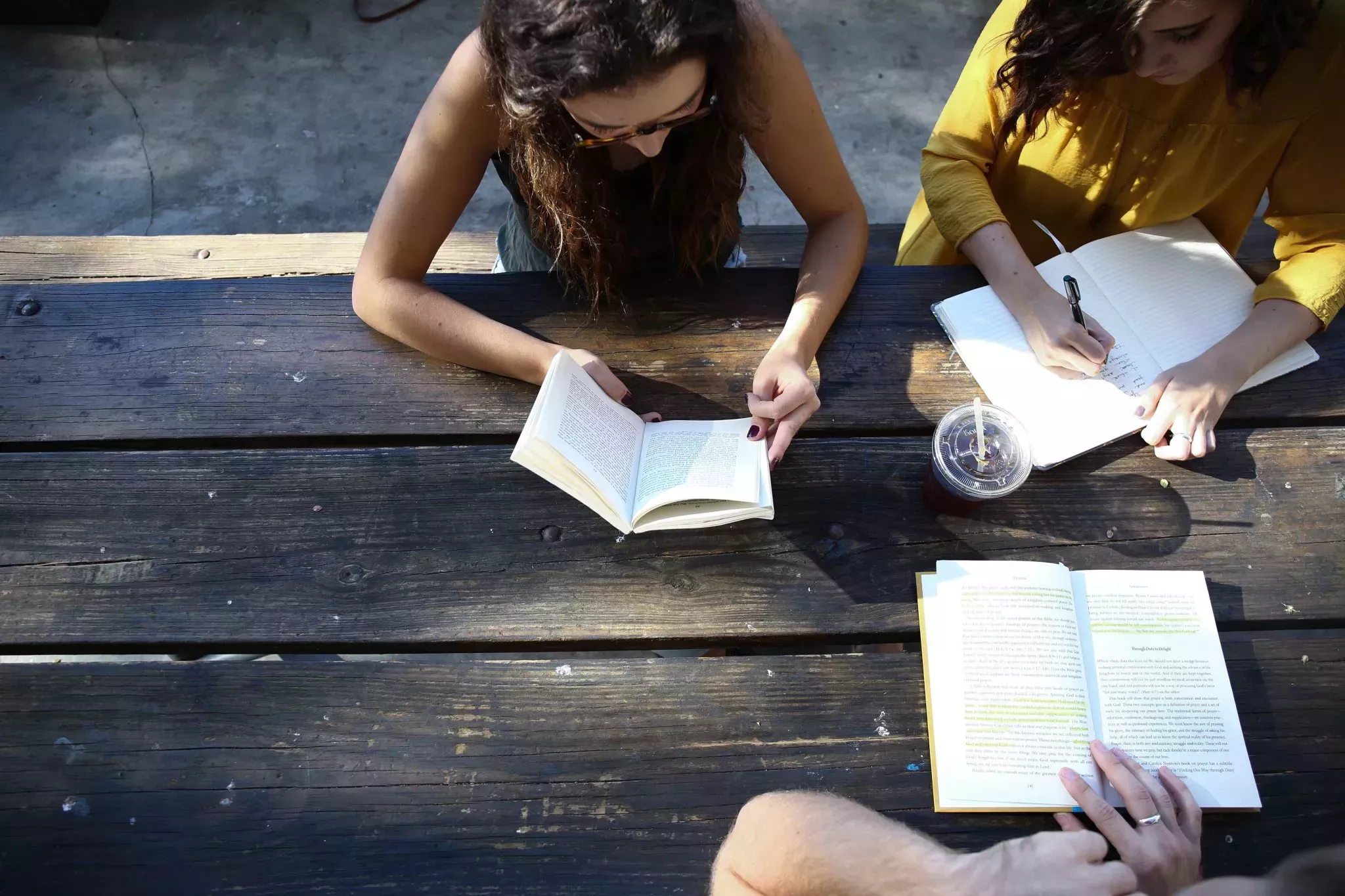 Equilibrar los aspectos sociales y académicos de la escuela