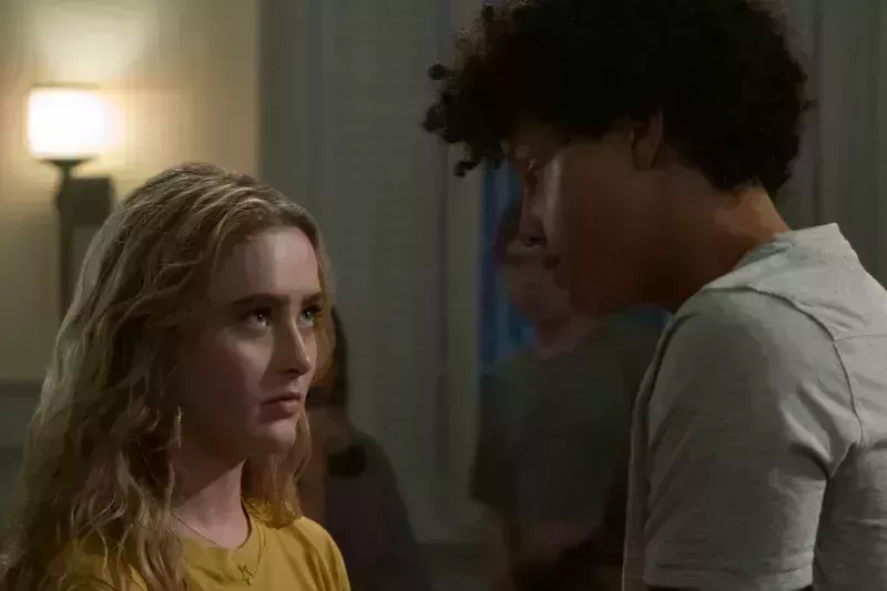 Programas adolescentes de Netflix que duraron 1 temporada: 'Julie y los fantasmas' y más