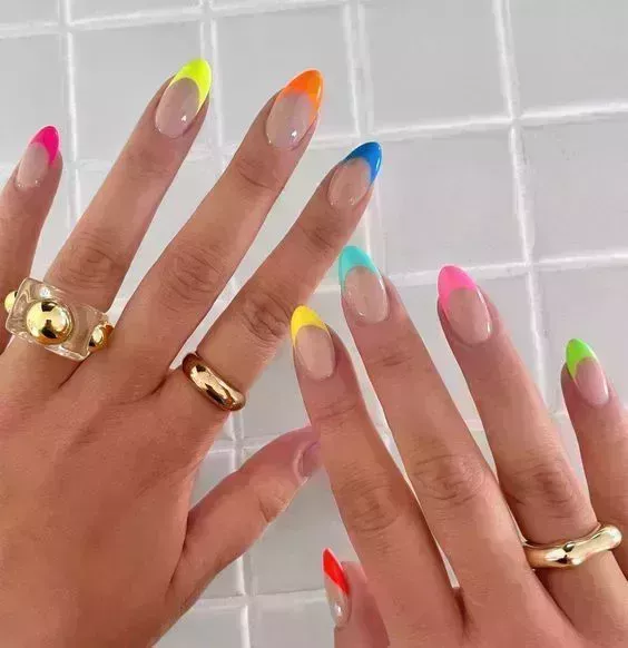 15 brillantes y sencillos diseños de uñas de verano para adolescentes