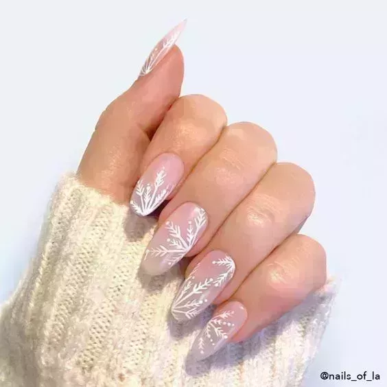 15 divertidos y creativos diseños de uñas de invierno para adolescentes