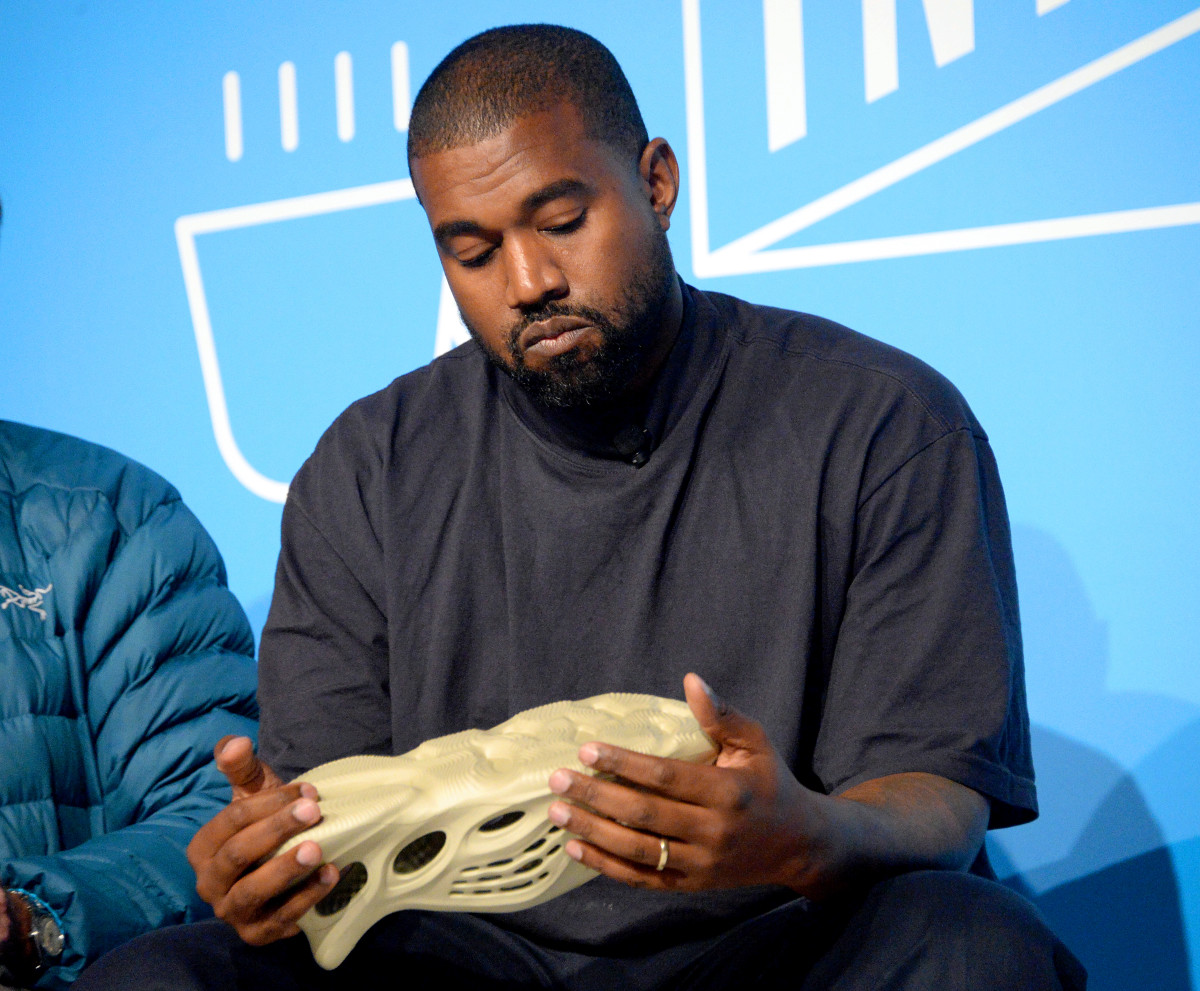 Adidas termina su asociación con Kanye West