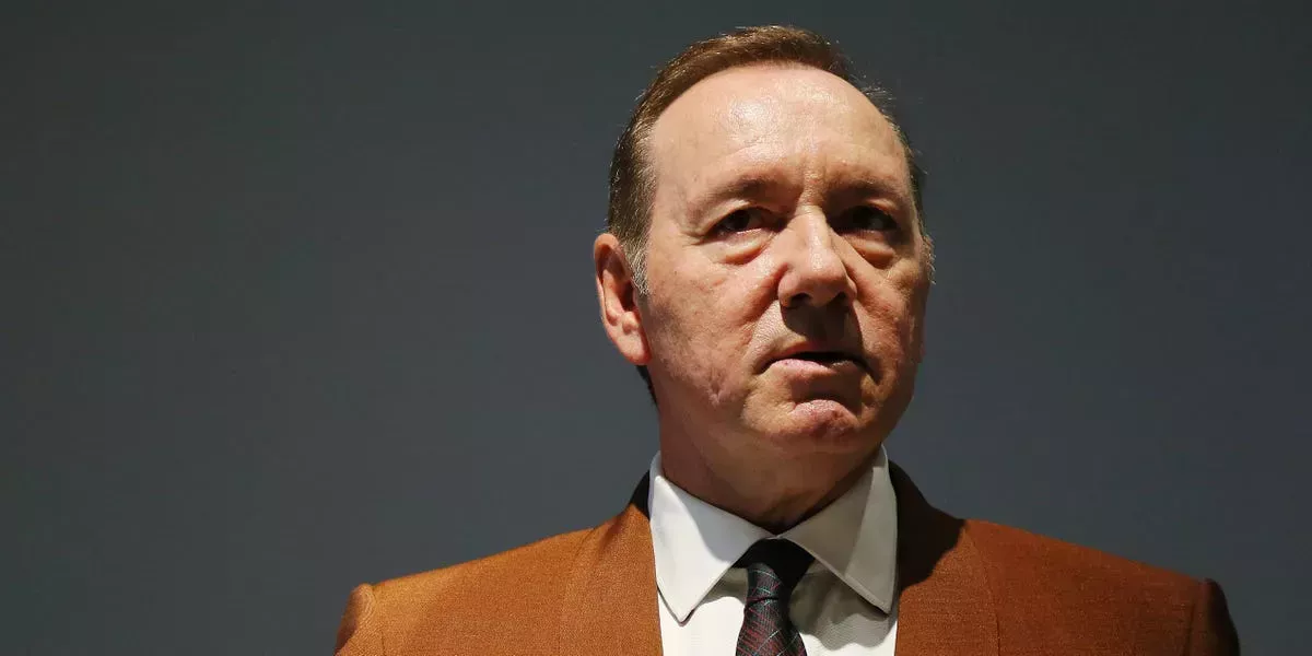 Arranca el juicio a Kevin Spacey con un hombre que acusó al actor caído en desgracia de agarrarle por la entrepierna en el Public Theater en 1981