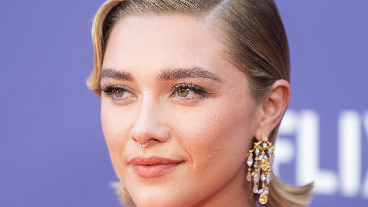 El vestido escarpado de Florence Pugh daba vibraciones del viejo Hollywood