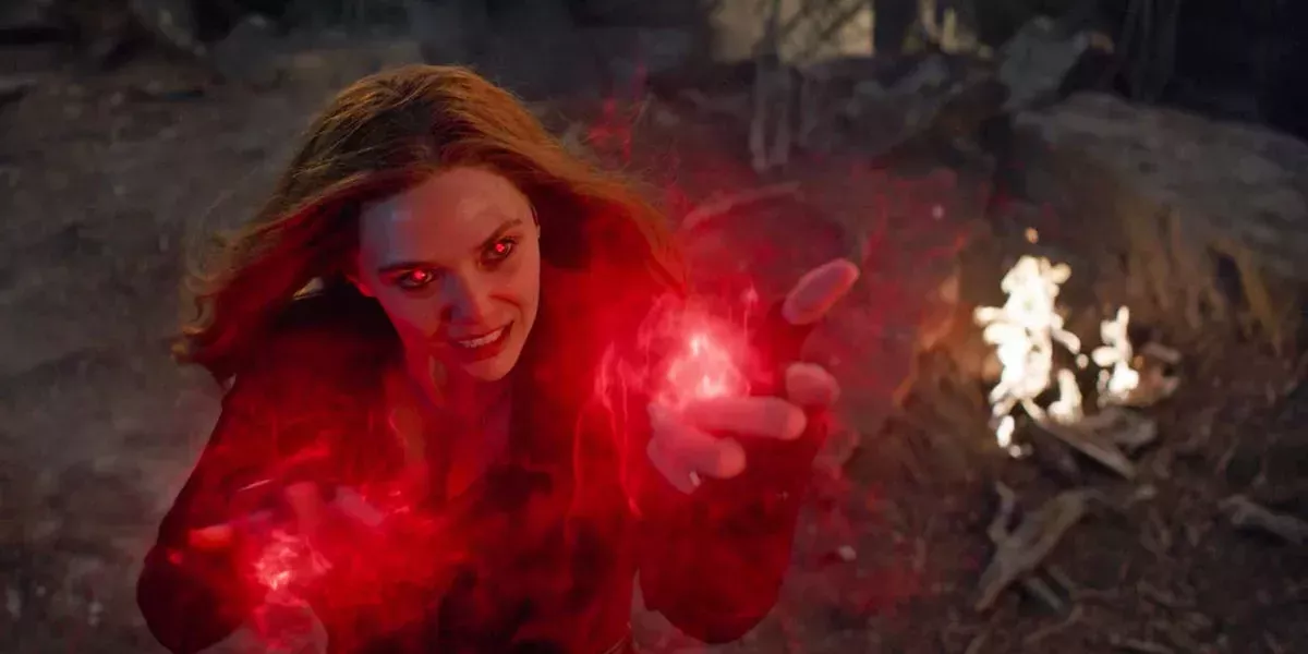 Elizabeth Olsen dice que se siente 'ridícula' y avergonzada rodando películas de Marvel porque las escenas parecen 'tontas' en la vida real