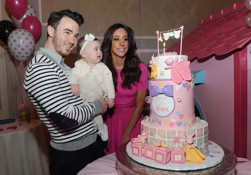 Fotos familiares de Kevin y Danielle Jonas con sus hijas Valentina y Alena