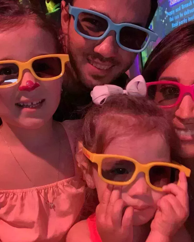 Fotos familiares de Kevin y Danielle Jonas con sus hijas Valentina y Alena