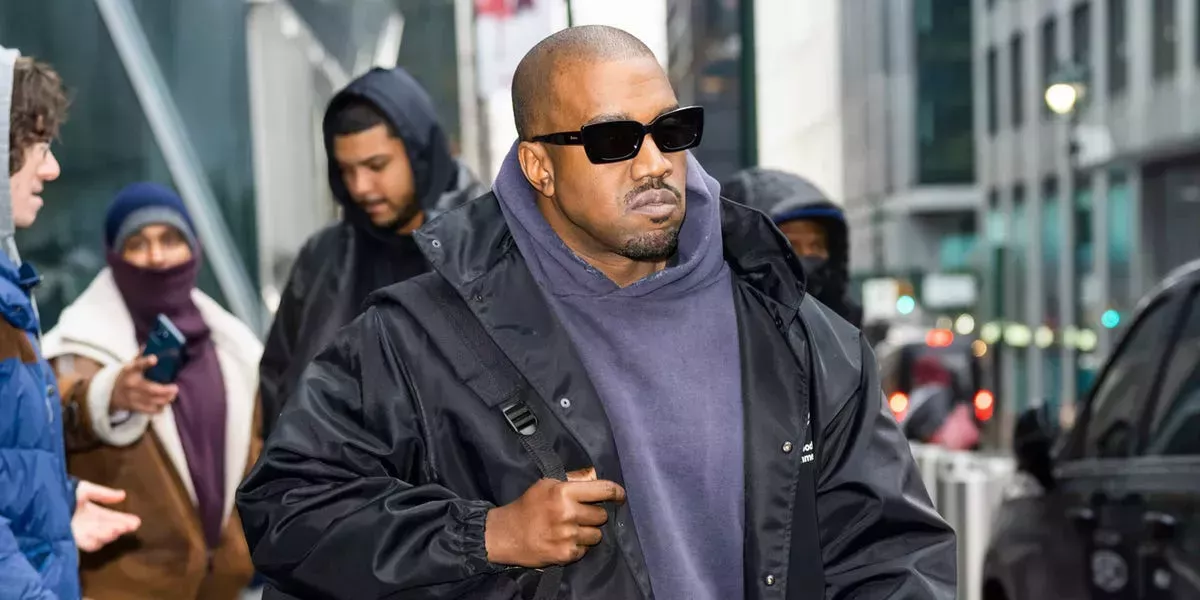 Kanye West dice que se puso una camiseta de 'White Lives Matter' por su 'conexión con Dios' y su 'brillantez'