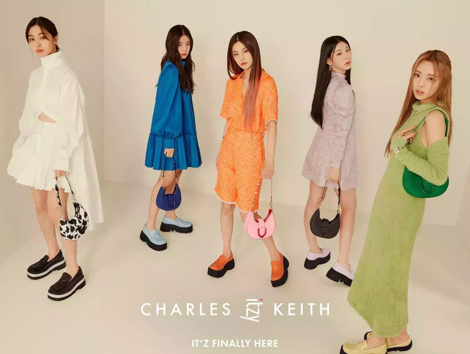 Llega la primera colección cápsula de ITZY con Charles & Keith