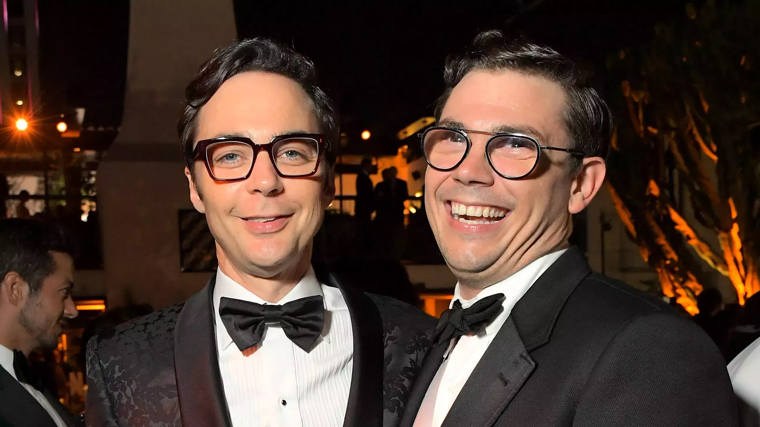 Ryan O'Connell y Jim Parsons protagonizan la comedia 'Just by Looking at Him'(EXCLUSIVA)