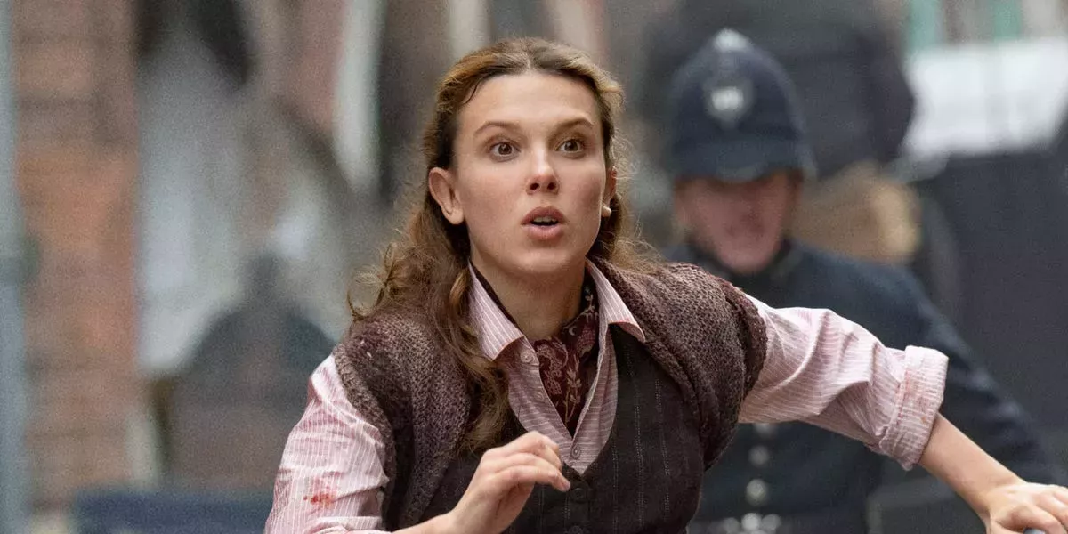 El director de 'Enola Holmes 2' dice que hay un momento de la película en el que cree que Millie Bobby Brown se interpreta a sí misma