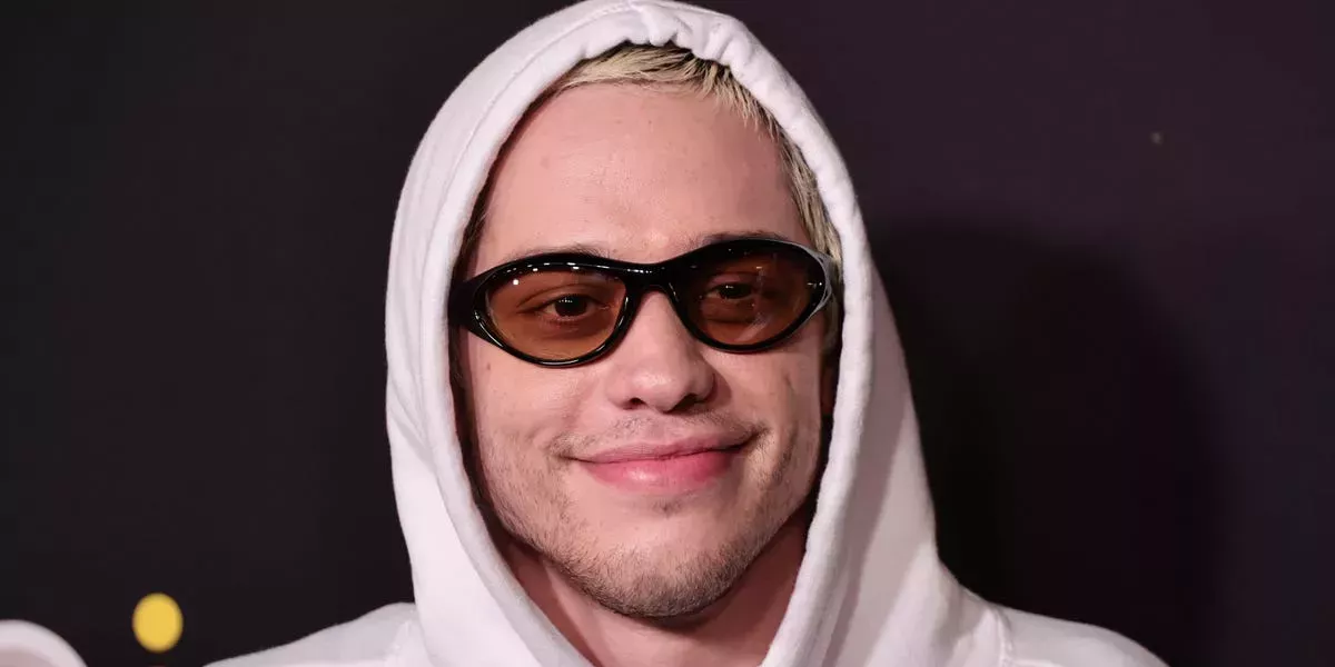 Pete Davidson le dijo a su ex coprotagonista de 'SNL' Jay Pharoah que salía con muchas famosas porque está bien dotado, confirmando los rumores de 'BDE'