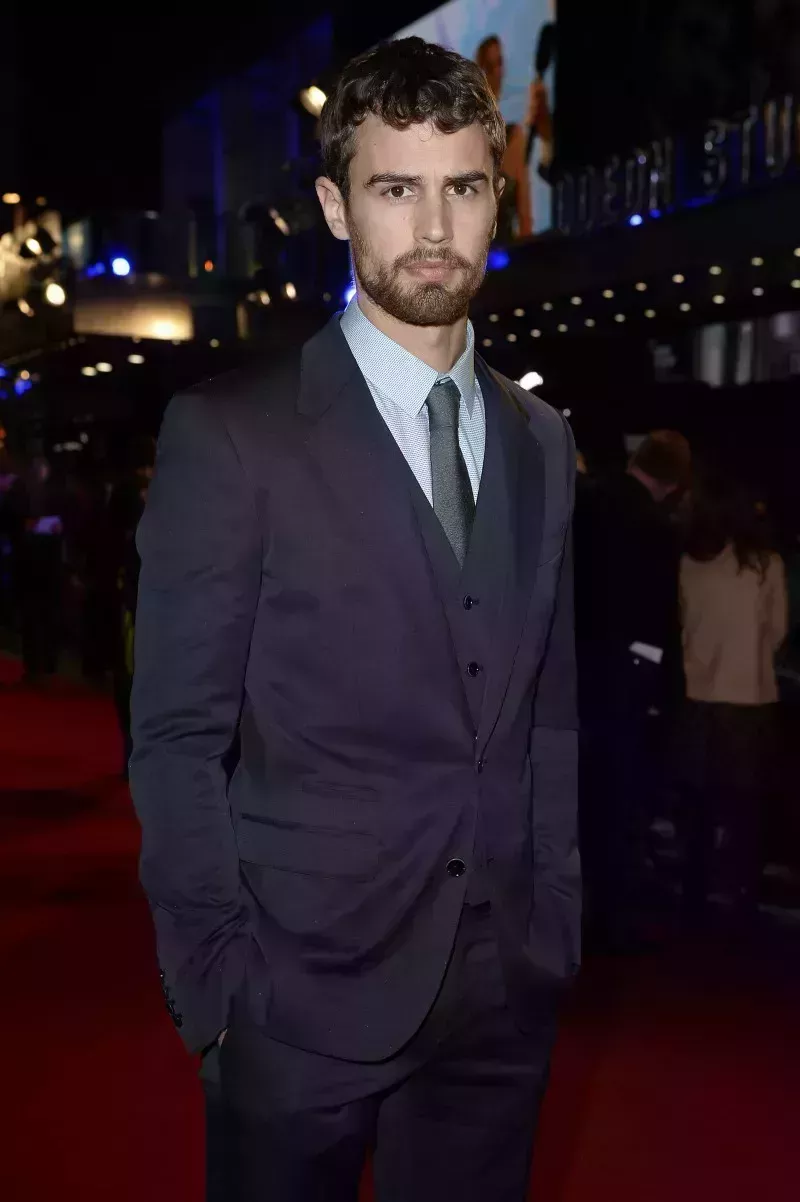 La transformación de Theo James en Hollywood en fotos: De 'Divergente' a la actualidad