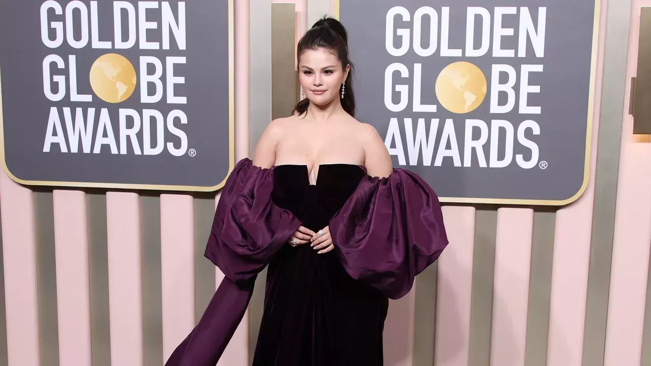 El glamour y las uñas de Selena Gomez en los Globos de Oro fueron obras de arte