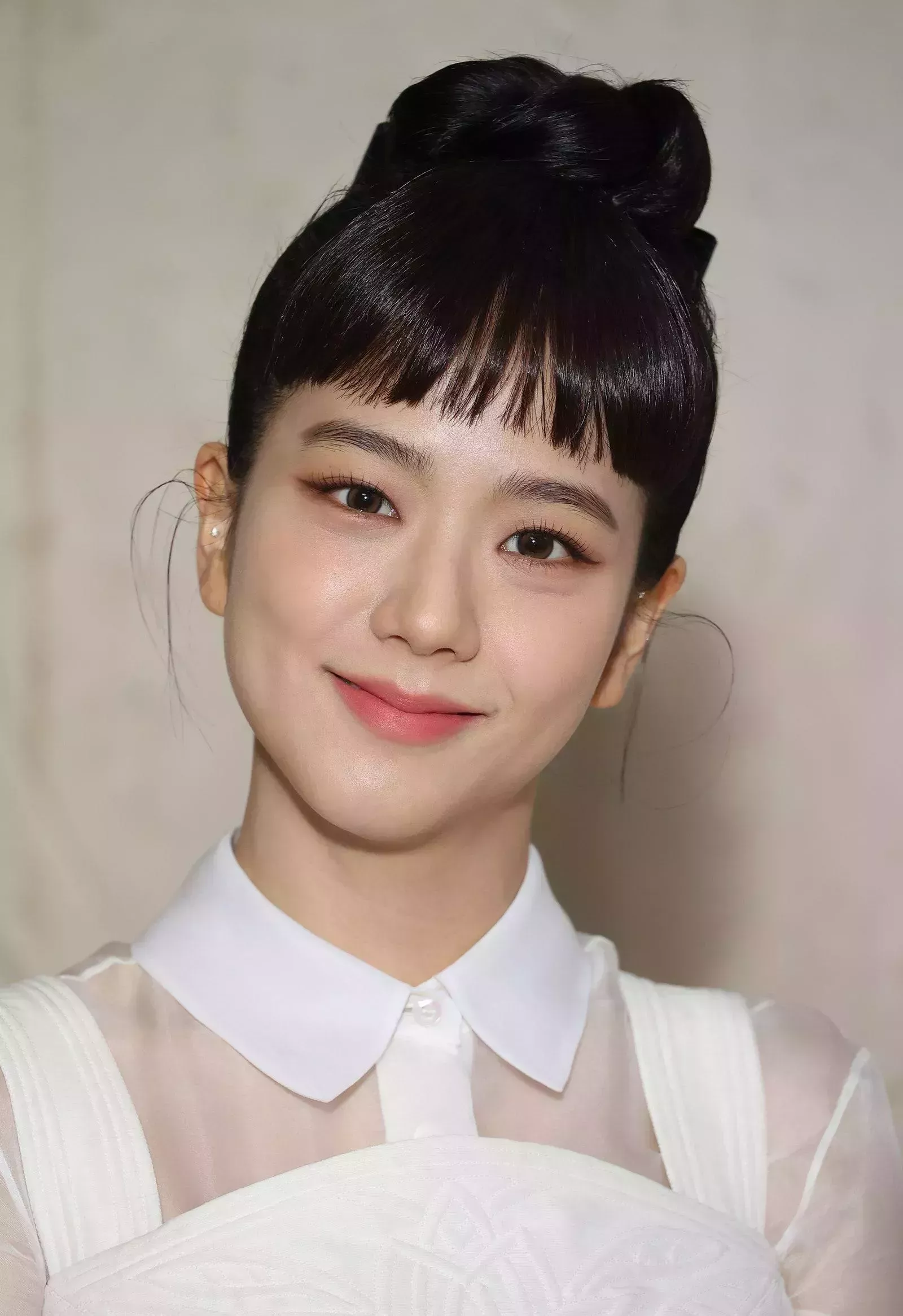 Jisoo, de BLACKPINK, lució como una Audrey Hepburn moderna en Dior