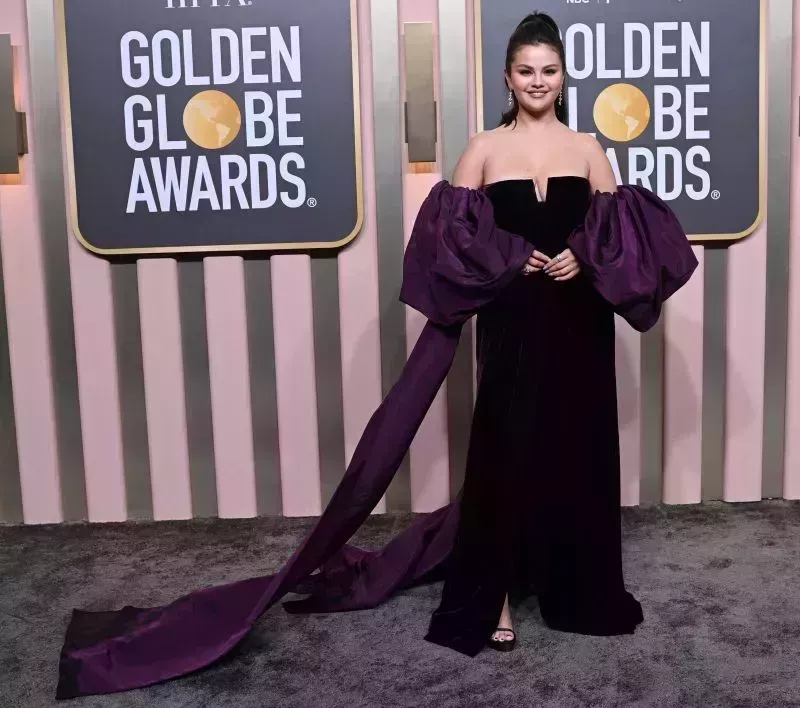 Jóvenes estrellas de Hollywood desfilan por la alfombra roja de los Globos de Oro 2023: Fotos