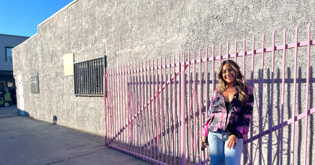 La tintorería familiar que da servicio a estudios de cine y marcas de moda