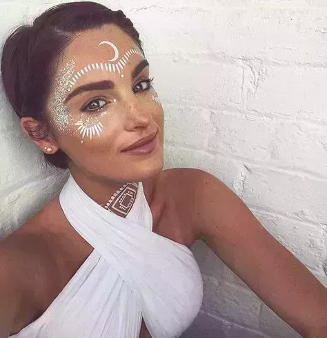 Los 50 mejores looks de maquillaje para Coachella que te encantarán en 2023