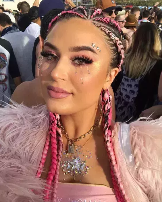 Los 50 mejores looks de maquillaje para Coachella que te encantarán en 2023